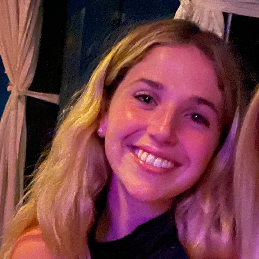 Meet your Posher, Alexia